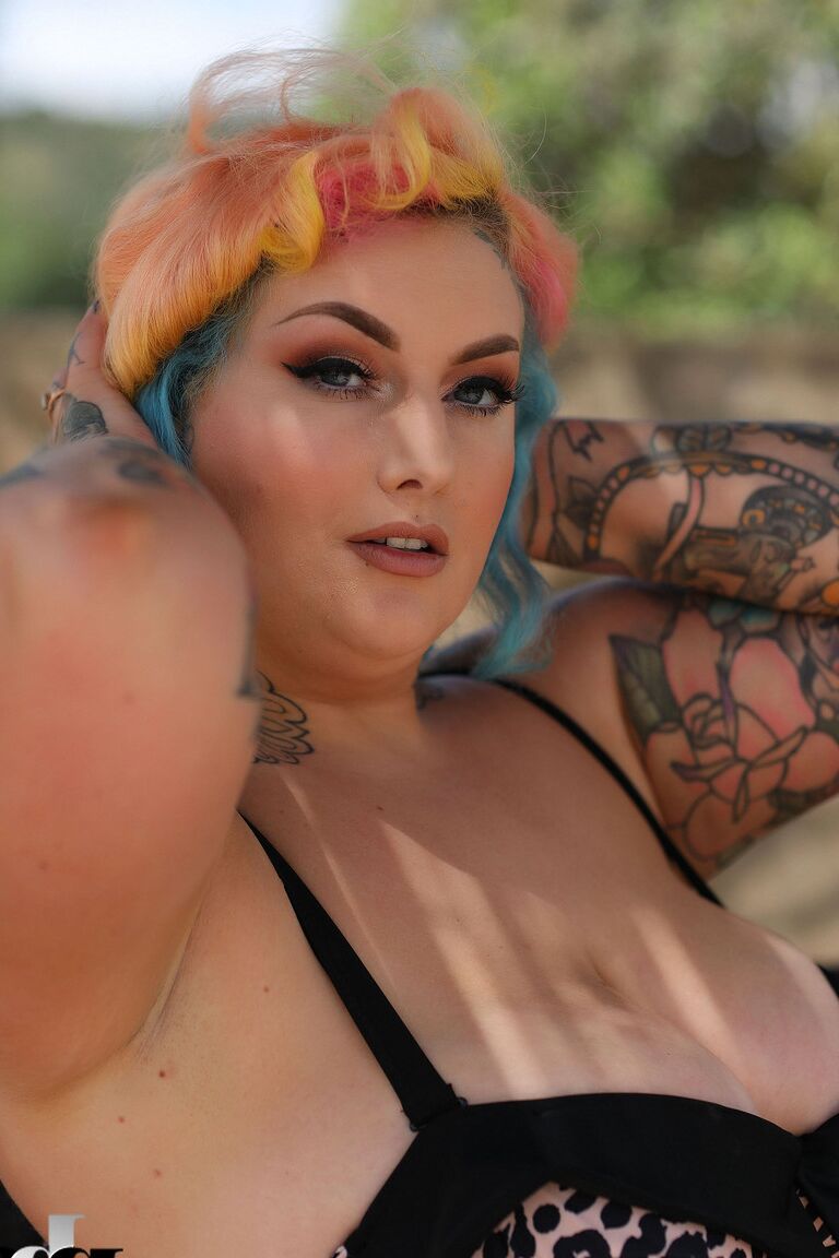 21P Inked fatty Amber fondles her big breasts and huge ass in a solo