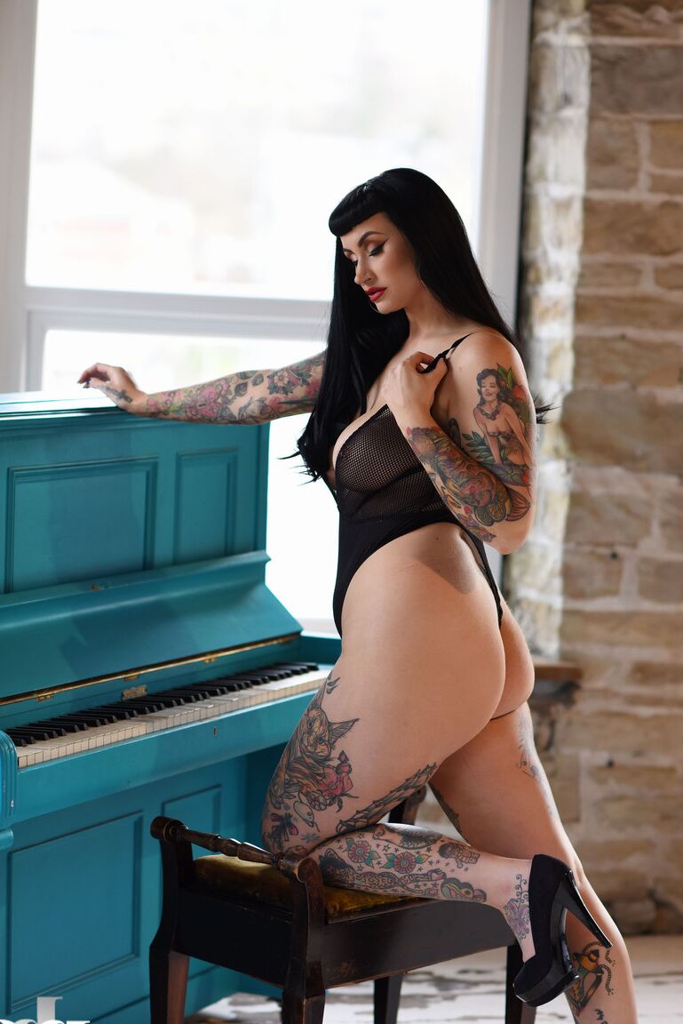 21P Inked babe Cherrie Pie shows her huge boobs & pierced nips in front of a piano