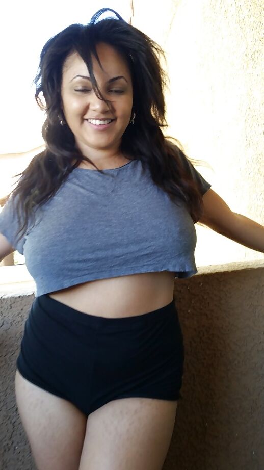 16P La estrella porno gorda Lucky muestra su cuerpo construido para follar