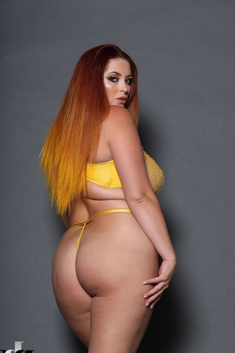 21P Alluring British vixen Lucy Vixen teasing with her shapely body & big tits