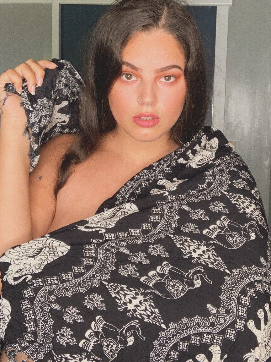 15P Brunette babe with huge saggy tits Jordyn Khaled reveals her big butt