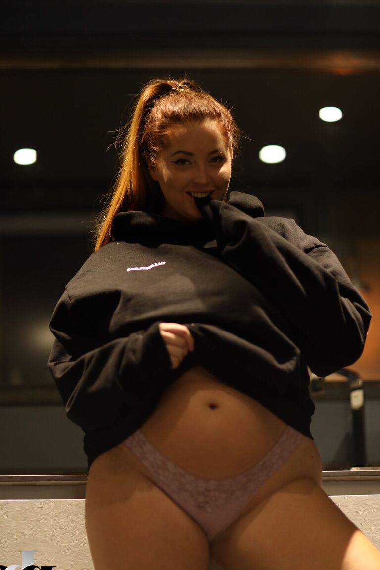 20P British fatty Lucy Vixen teasing with her large natural tits & thick ass