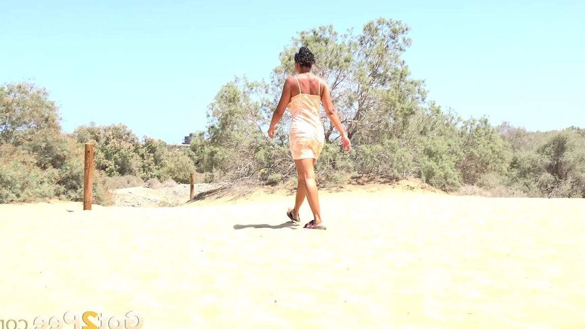 15P Solo girl Chloe Lamour takes a big piss while crossing a patch of sand