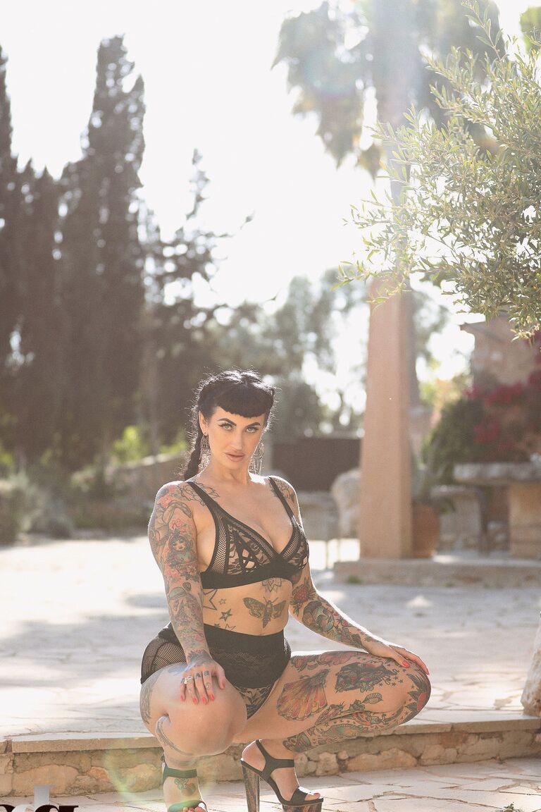 21P Chubby model with tattoos Cherrie Pie reveals her huge ass and big tits