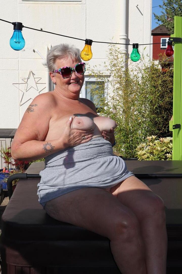 20P Fat nan Valgasmic Exposed licks a shoe while exposing herself in the backyard