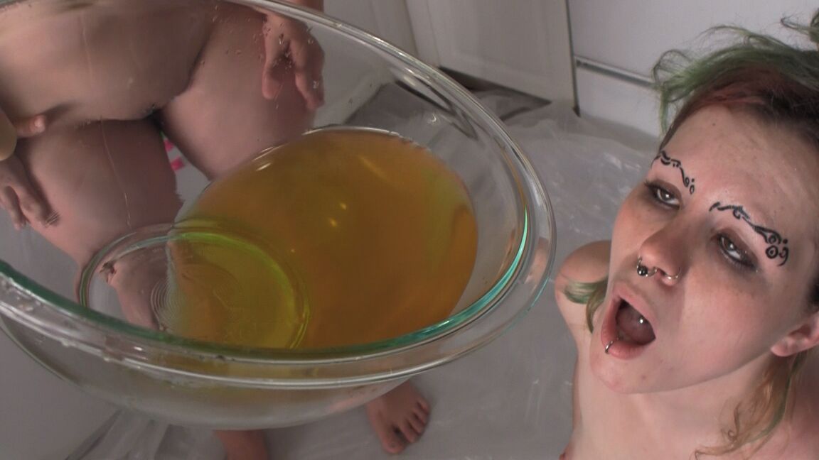 15P Two sluts playing and drinking their piss