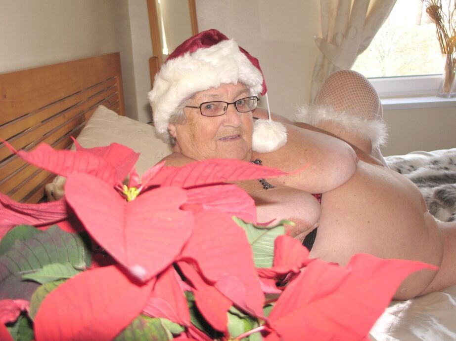 20P British nan Grandma Libby exposes her fat body in a Christmas hat and hosiery