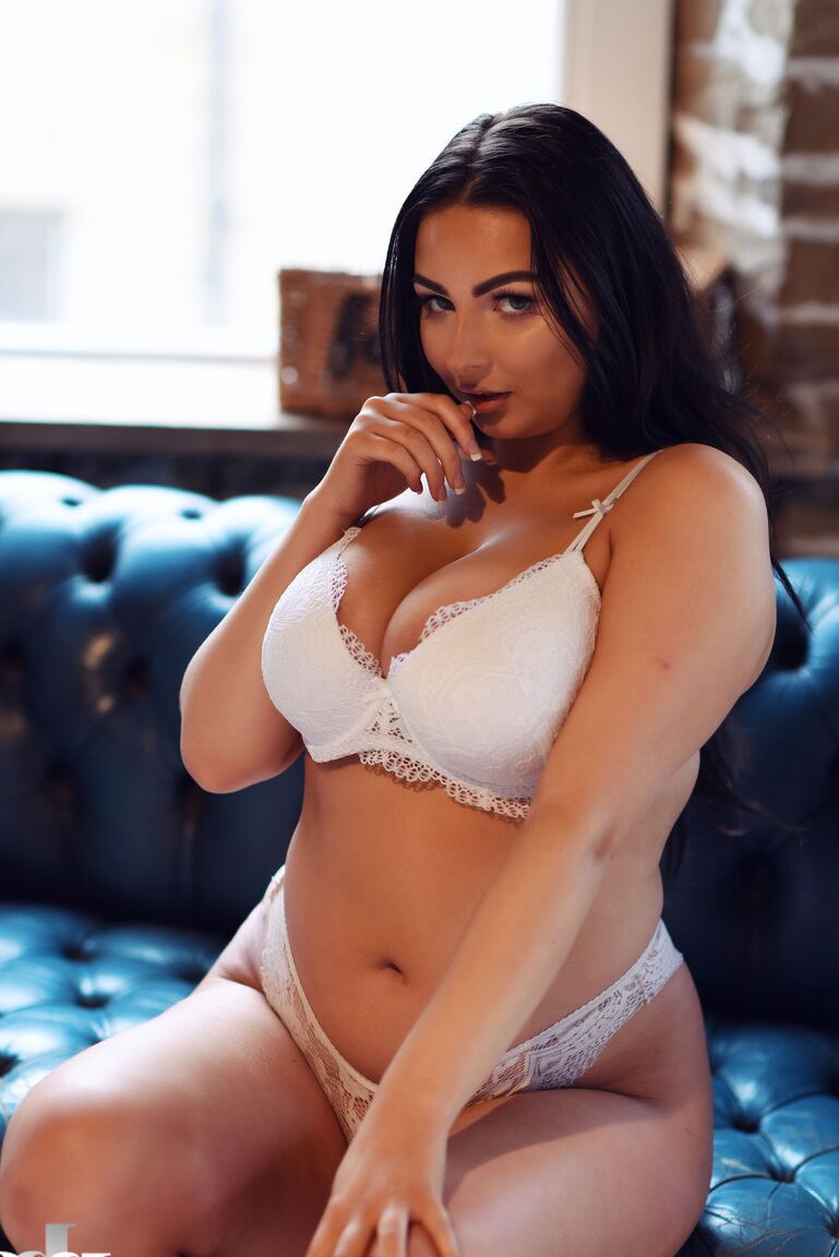 21P Fat babe Foxy Lucina shows her amazing huge juggs and poses in undies