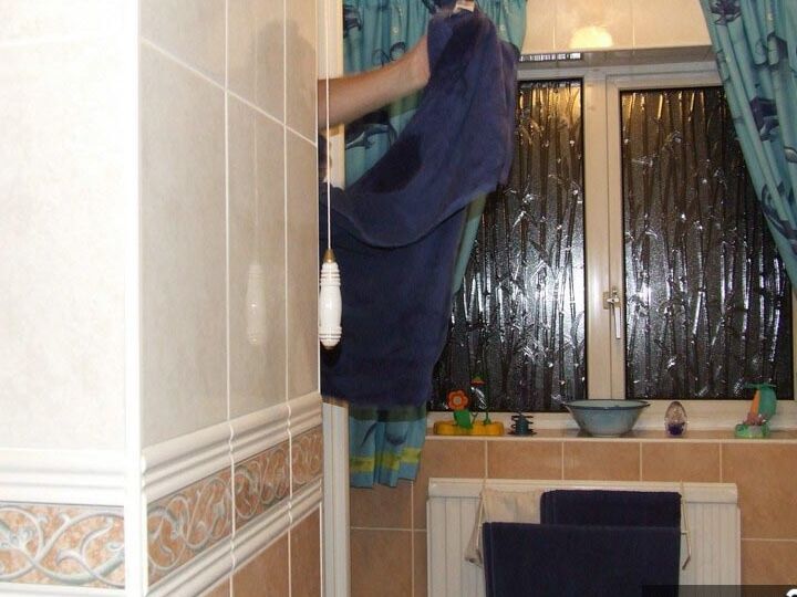 20P A gordinha madura Kinky Carol dá prazer ao pau de um homem mais jovem em sua cozinha