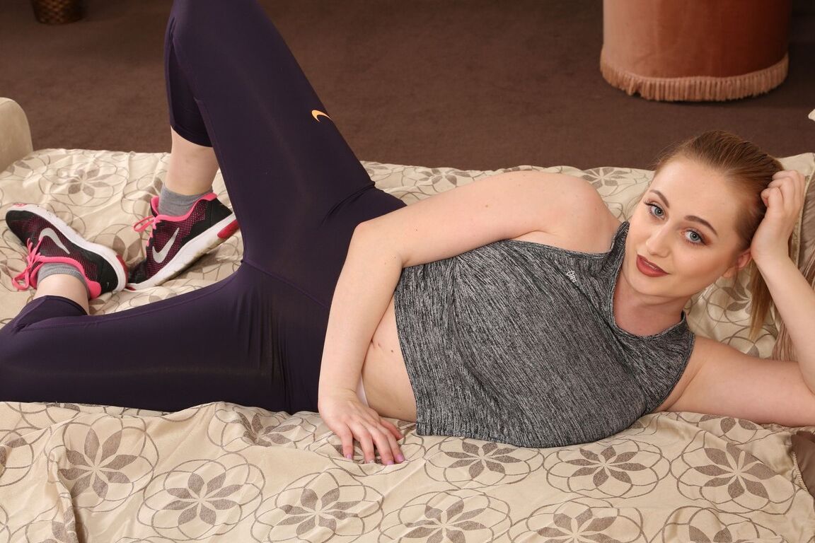 21P Curvy MILF Emma Rachael strips, shows her massive juggs and poses in tights