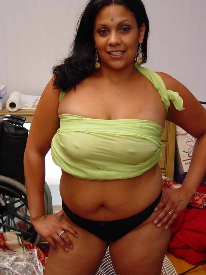 21P Platinum Indian Dos chicos se follan el coño indio
