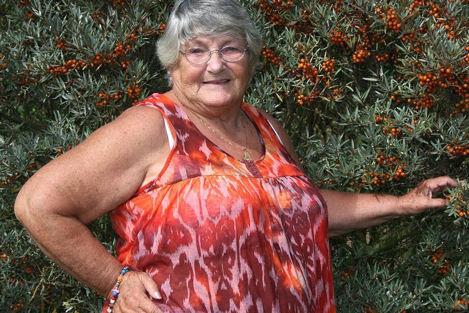20P Obese nan Grandma Libby strips totally naked out by evergreen trees