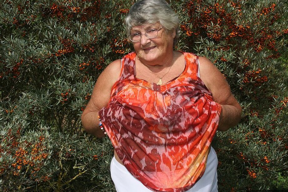 20P Obese nan Grandma Libby strips totally naked out by evergreen trees