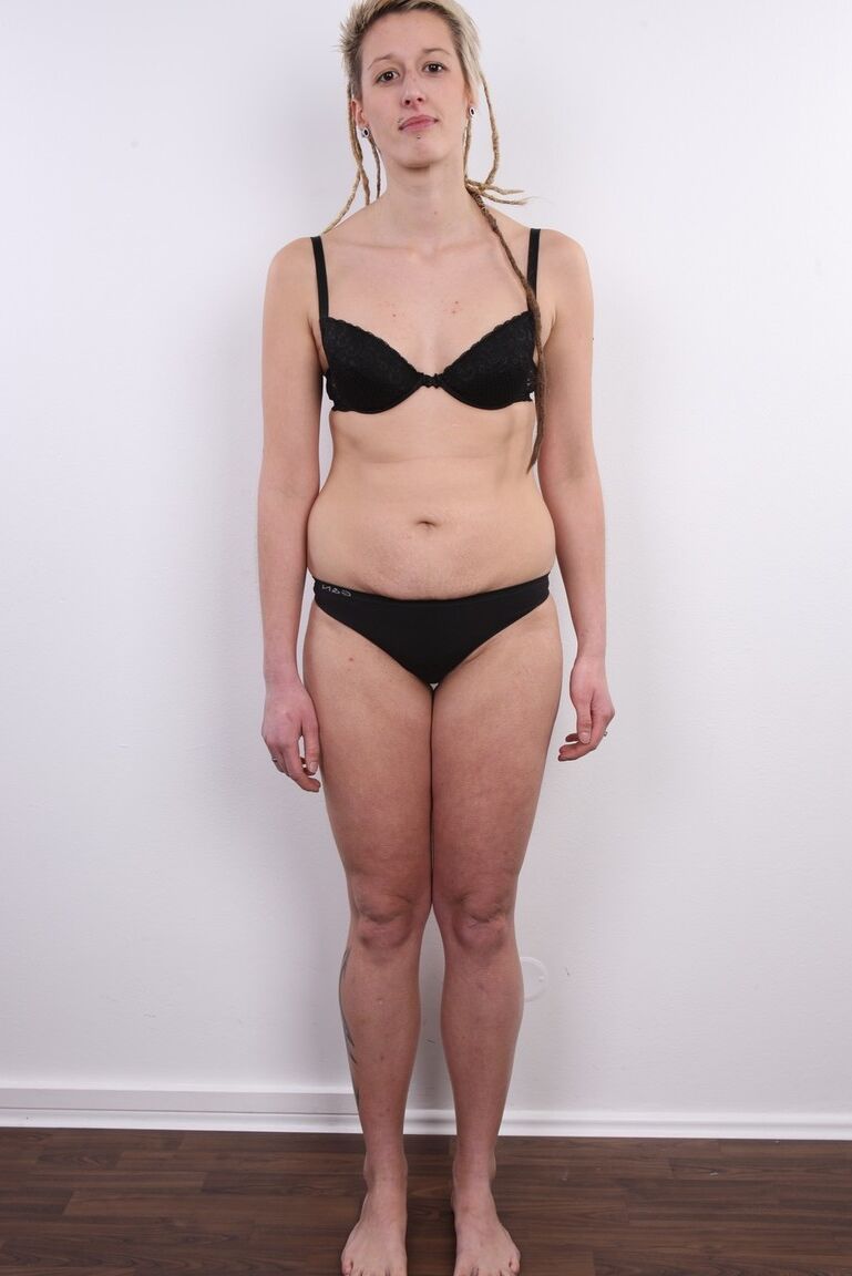 15P Alternative girl Katerina tries her hand at being a nude model
