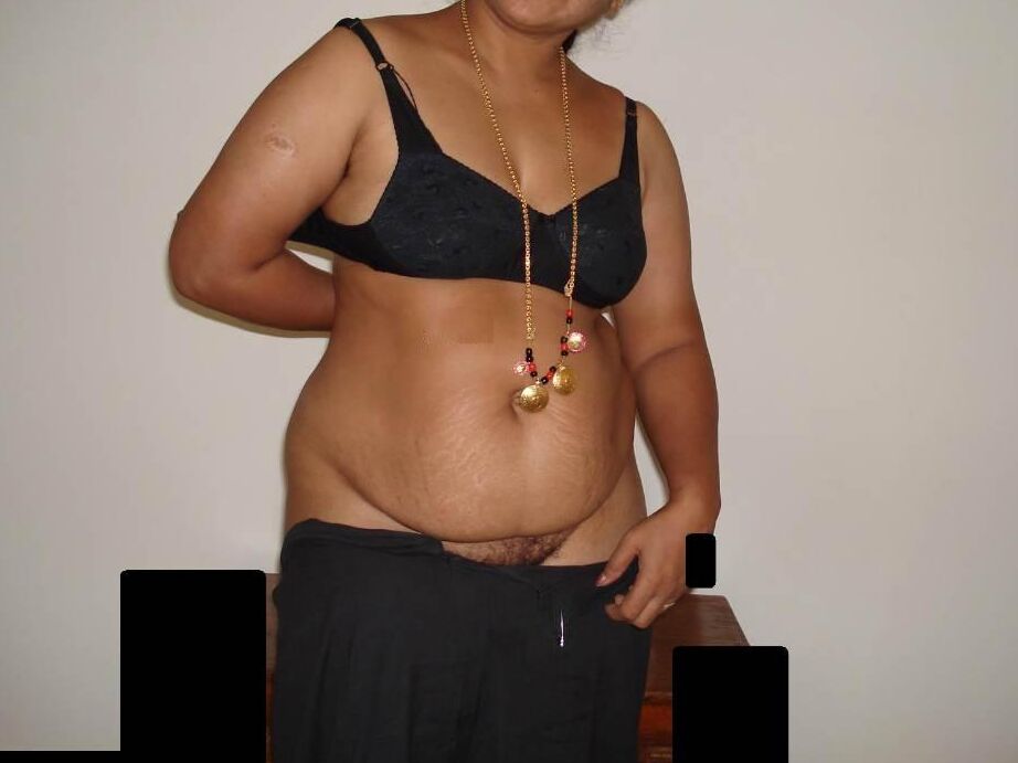 10P Fuck My Indian GF ama de casa india desnudándose