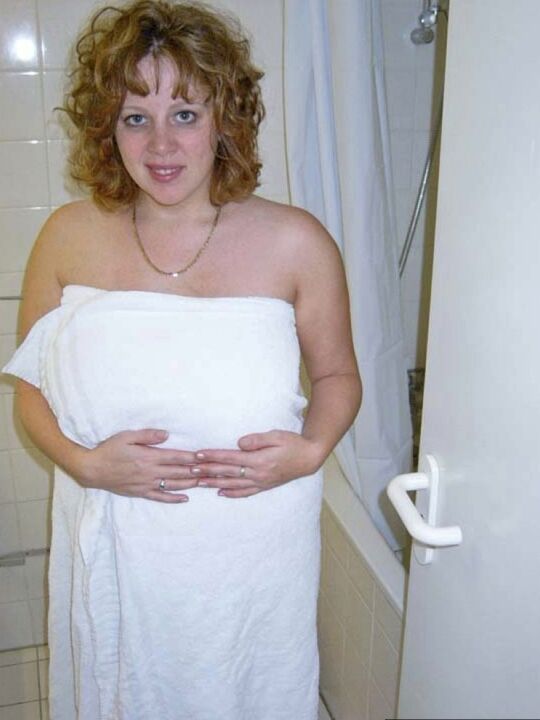 20P A amadora Curvy Claire do Reino Unido lava seu corpo acima do peso no chuveiro