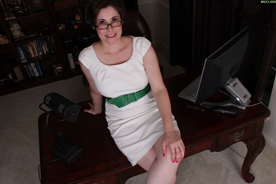 16P Chunky older mom in glasses Sadie Jones posing fully clothed in white dress