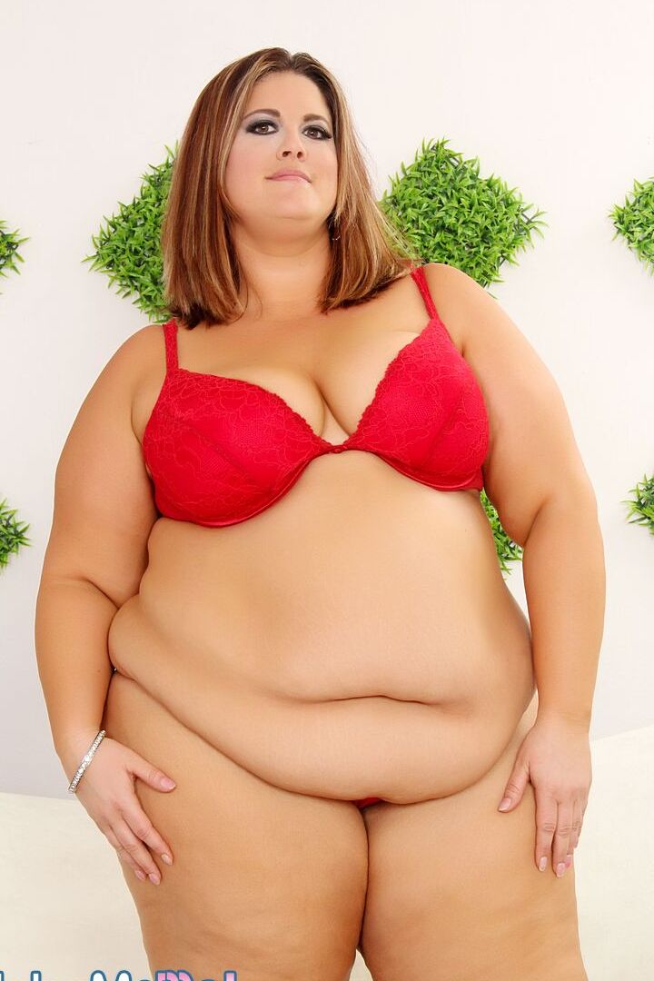 14P SSBBW Erin Green em vestido sexy expondo seios flácidos