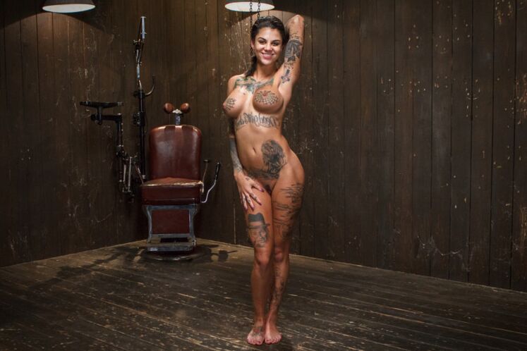 15P Zorra porno tatuada no puede parar de chorrear por el dolor que le inflige Orlando