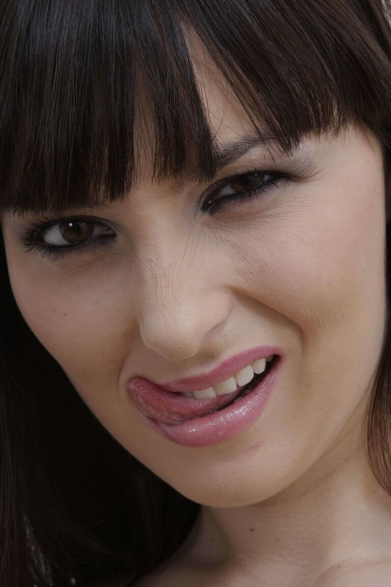 21P Morena amadora Carolina B mostra o bumbum gostoso diante de uma bunda arrasando