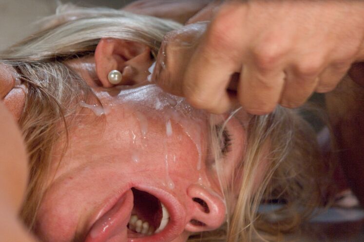 15P Sexy MILF wird von einem Gefangenen in der Knechtschaft in den Arsch gefickt
