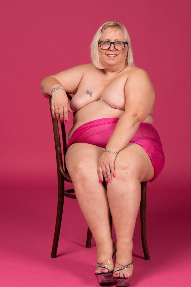 20P Blonde amateur Lexie Cummings displays her overweight body in high heels