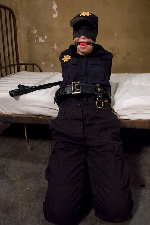 15P Two hookers, Isis Love and Annie Cruz, turn the tables on a unsuspecting cop