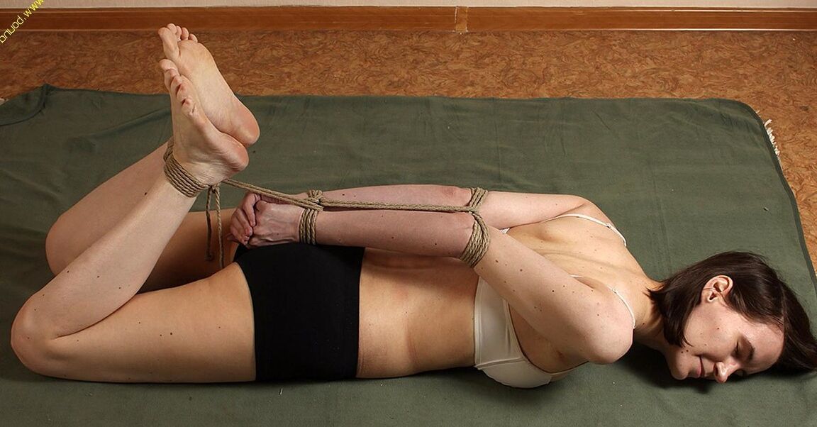 16P gefesselte Füße, Barfuß-Hogtie