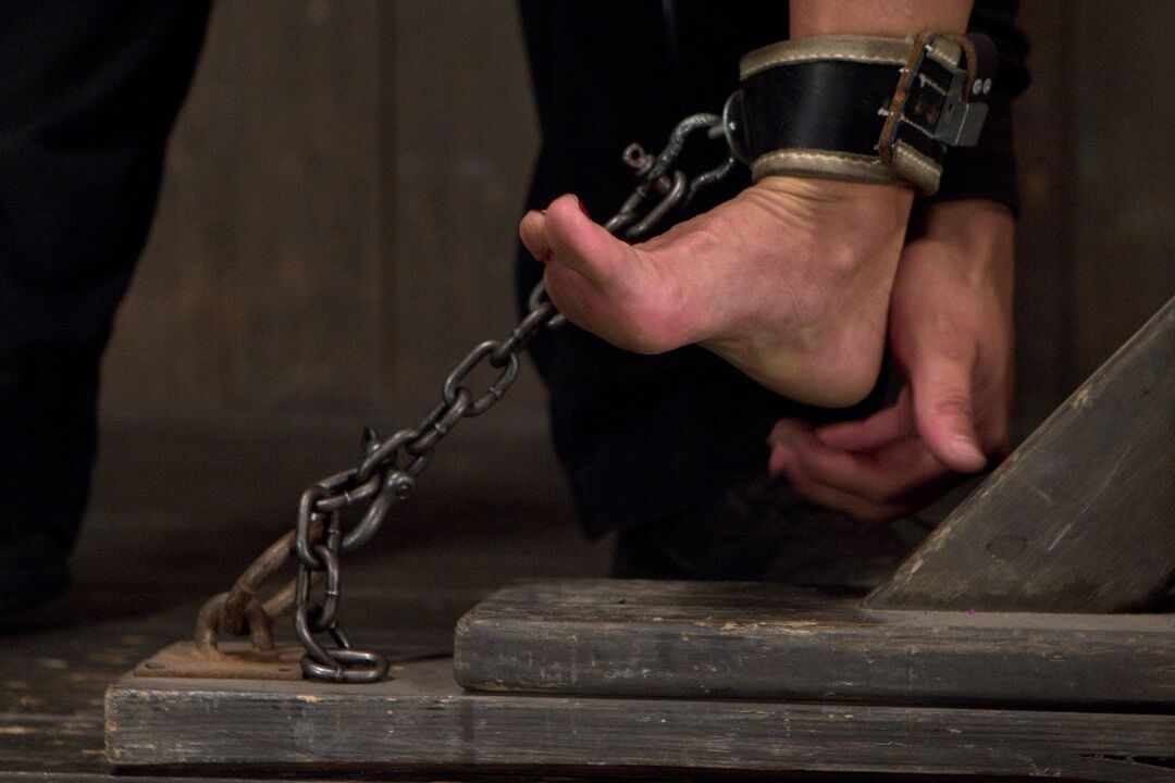 21P Device Bondage Ariel X, Orlando