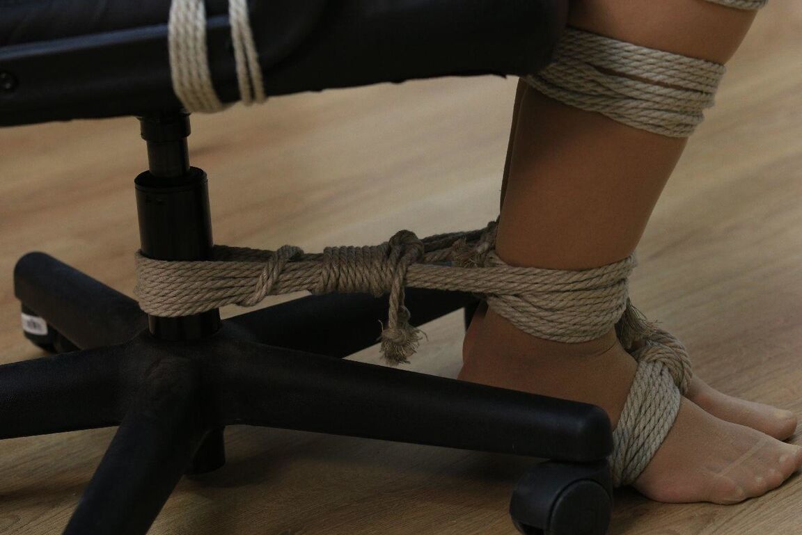 16P Sexy Tied Girls Inspetor Fiscal parte 2