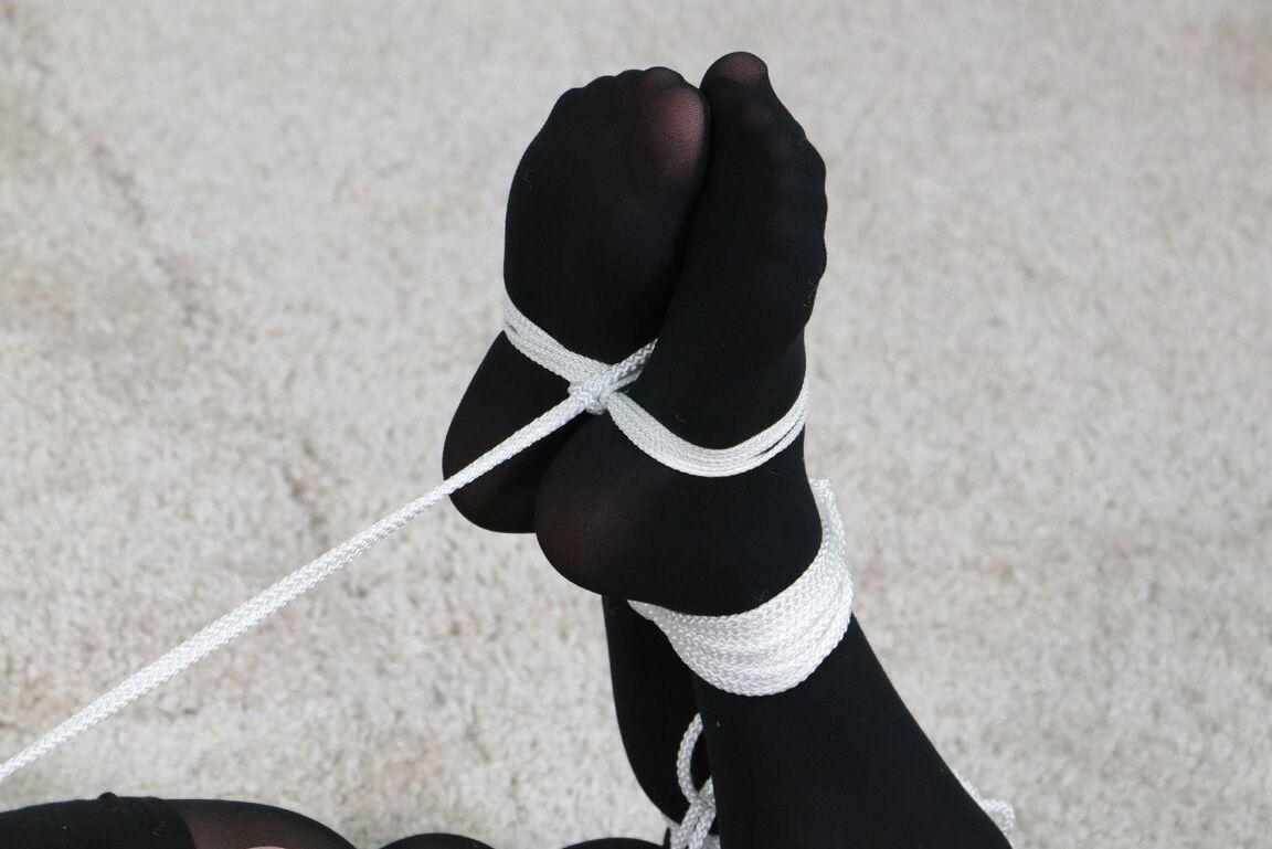 16P Sexy Tied Girls Vanessa en ballerine, partie 3
