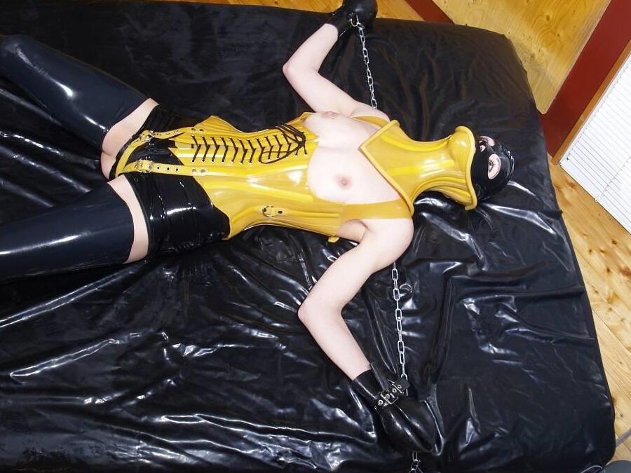 16P Images Rubber At Latex Bondage