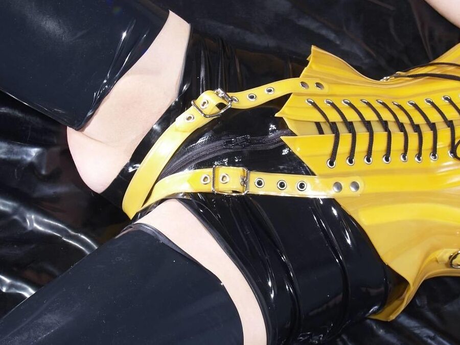 16P Images Rubber At Latex Bondage