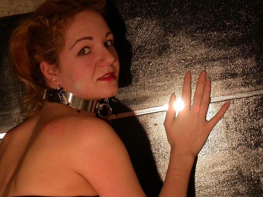 Imagens 16P Borracha em Glamour Bondage