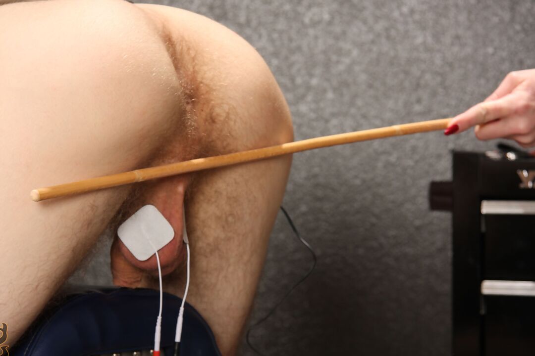 16P ニクソン女王は乳首を含む古典的なハンドドリルで創造的になります