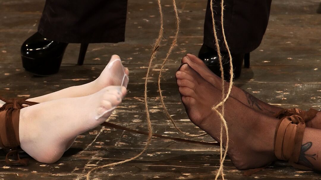 21P Device Bondage Amber Rayne, Ariel X, Rain DeGrey