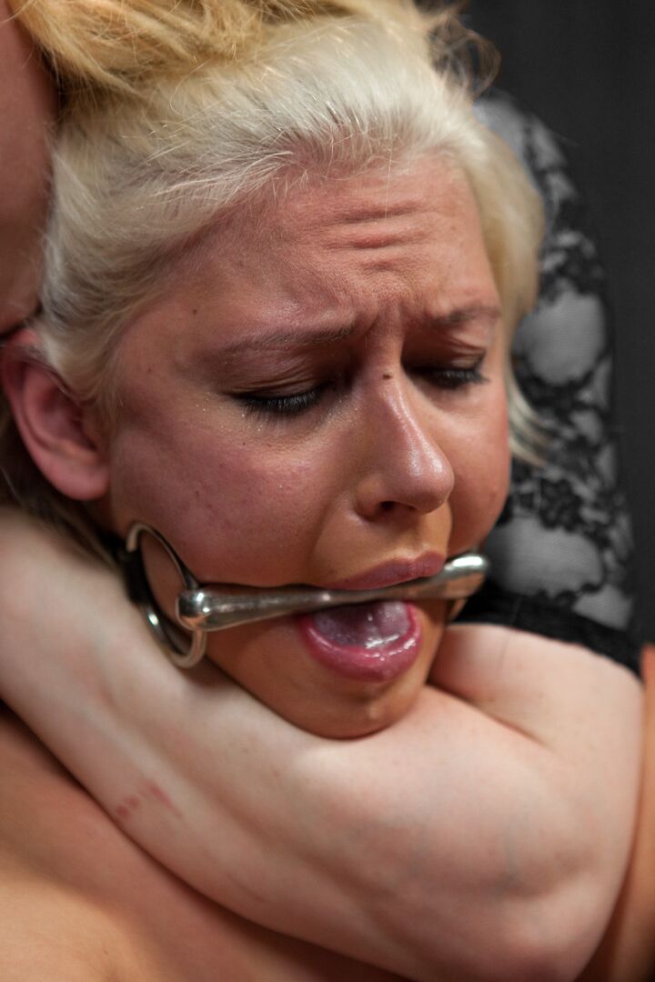 21P Device Bondage Katie Summers