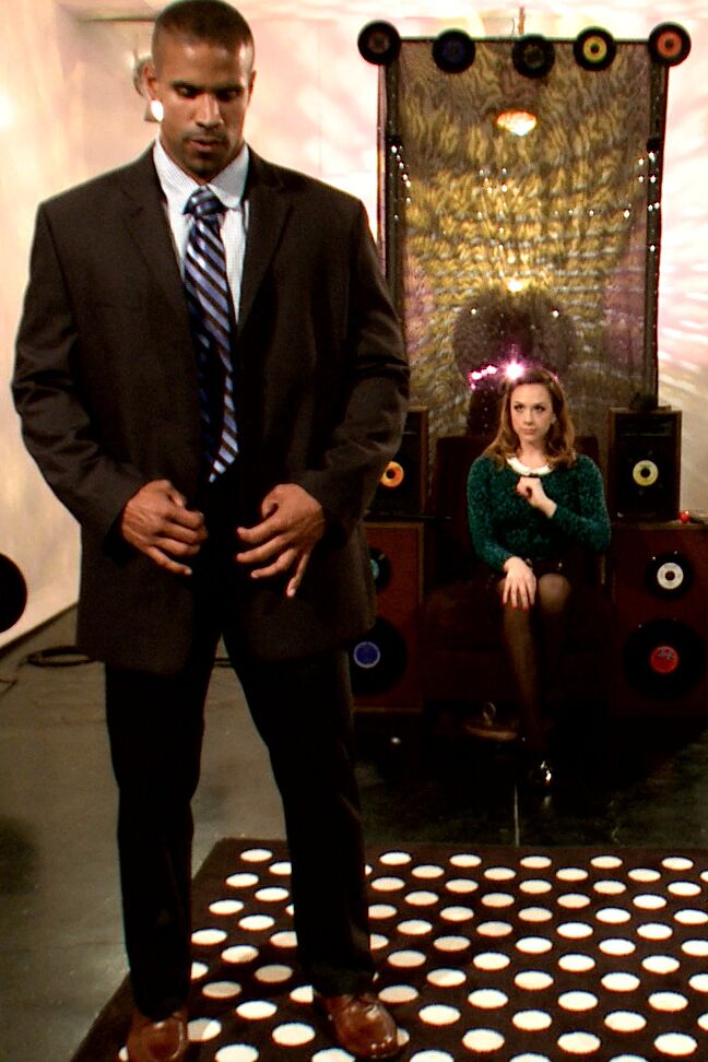 21P La MILF caliente Chanel Preston domina a un tío macizo en una escena de dominación femenina interracial