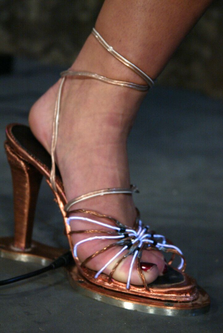 16P Cona Wired Courtney Simpson, Princesa Donna Dolore