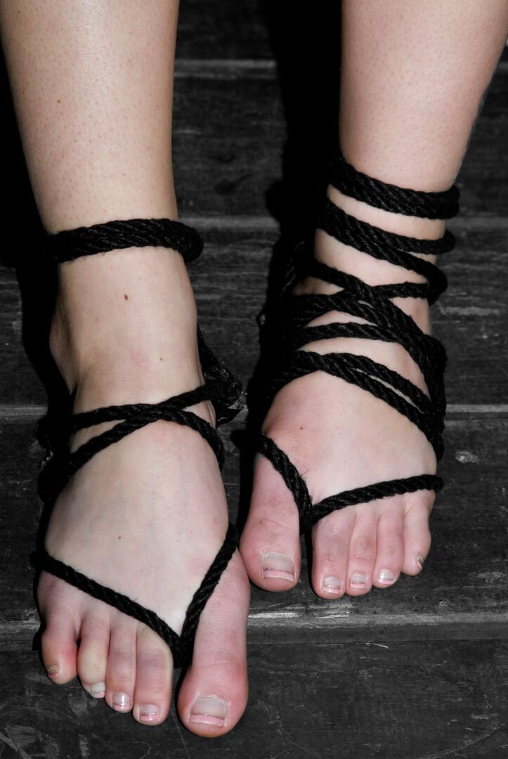 Dispositivo 20P Bondage Samantha Sin, Sarah Jane Ceilán