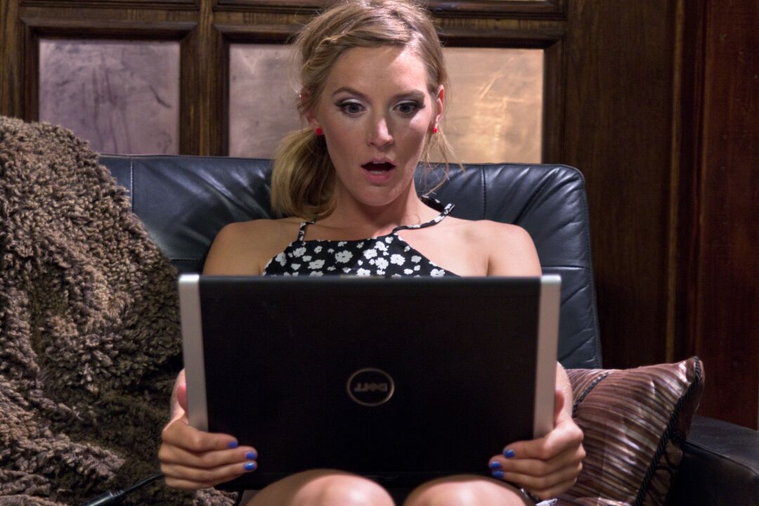 21P Whipped Ass Mona Wales, Simone Sonay