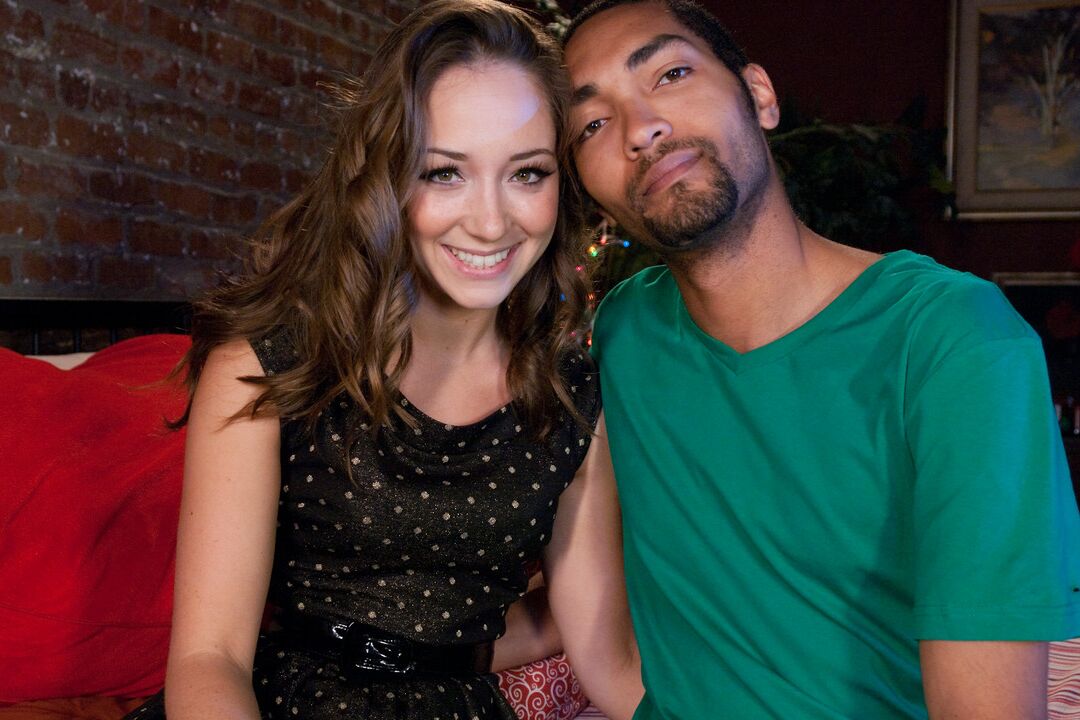14P La dulce morena Remy LaCroix se abre de piernas para la larga polla de su amante