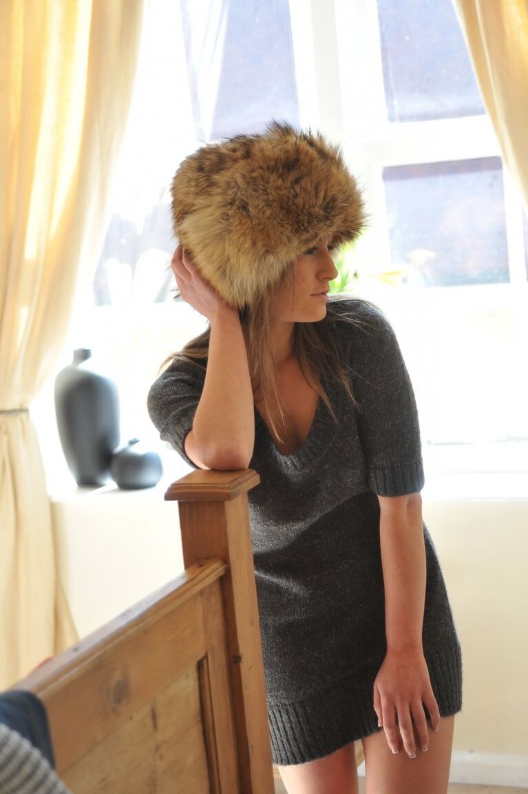 12P British model Candice Collyer gets naked in a winter hat and UGGs