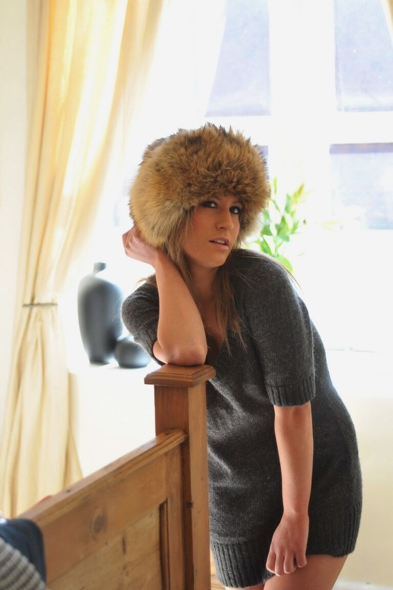 12P British model Candice Collyer gets naked in a winter hat and UGGs
