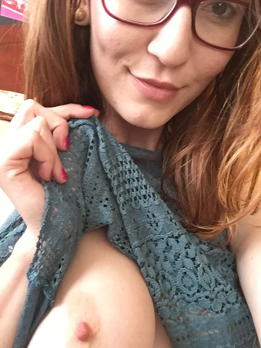 15P Nerdy chick Amber Hahn snaps off selfies while flashing her nude body parts