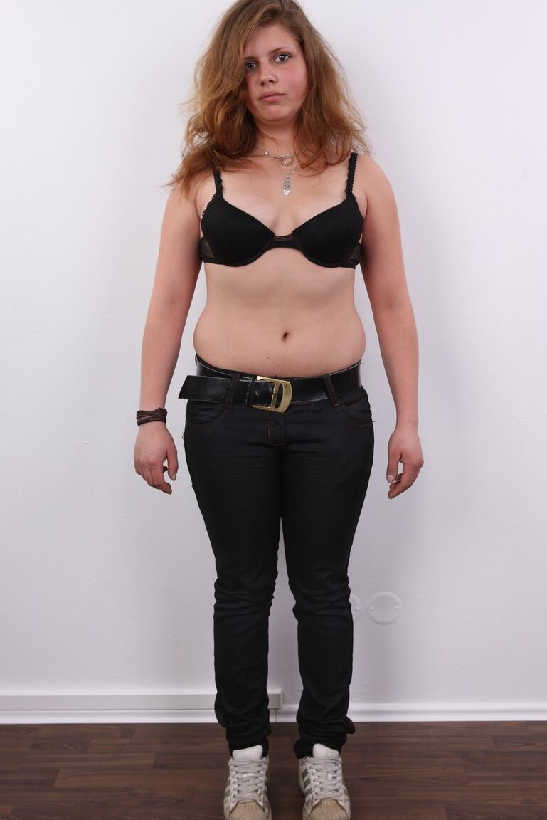 20P Chubby amador Marketa lança sua carreira de modelo nua em uma performance solo
