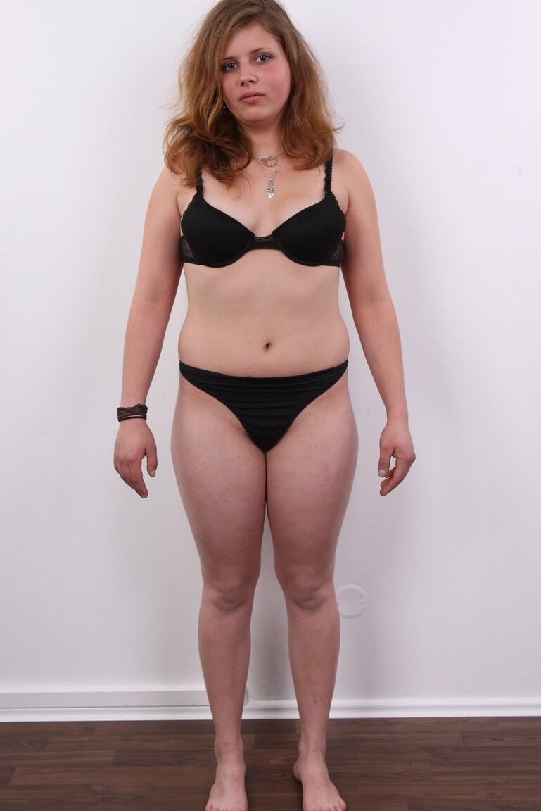 20P Chubby amador Marketa lança sua carreira de modelo nua em uma performance solo