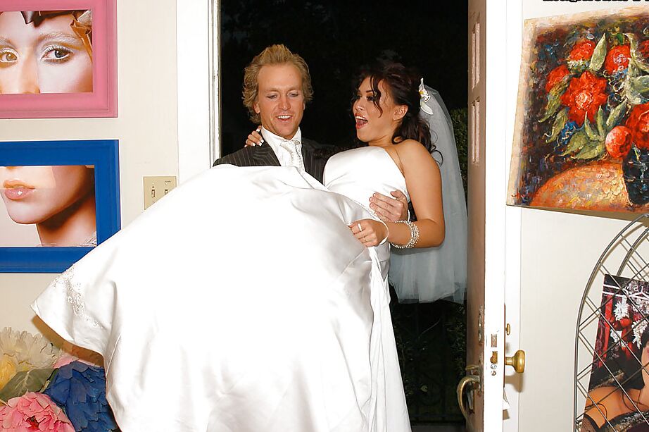 15P Eva Angelina es follada duro justo después de terminar su boda