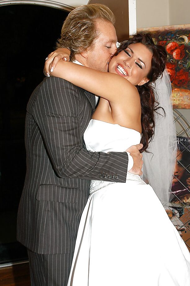 15P Eva Angelina es follada duro justo después de terminar su boda