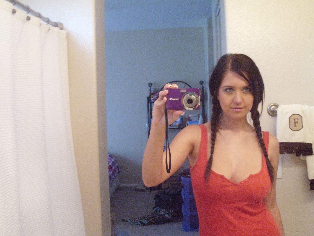 15P Busty ex-girlfriend plays with her creamy pussy while taking mirror selfies